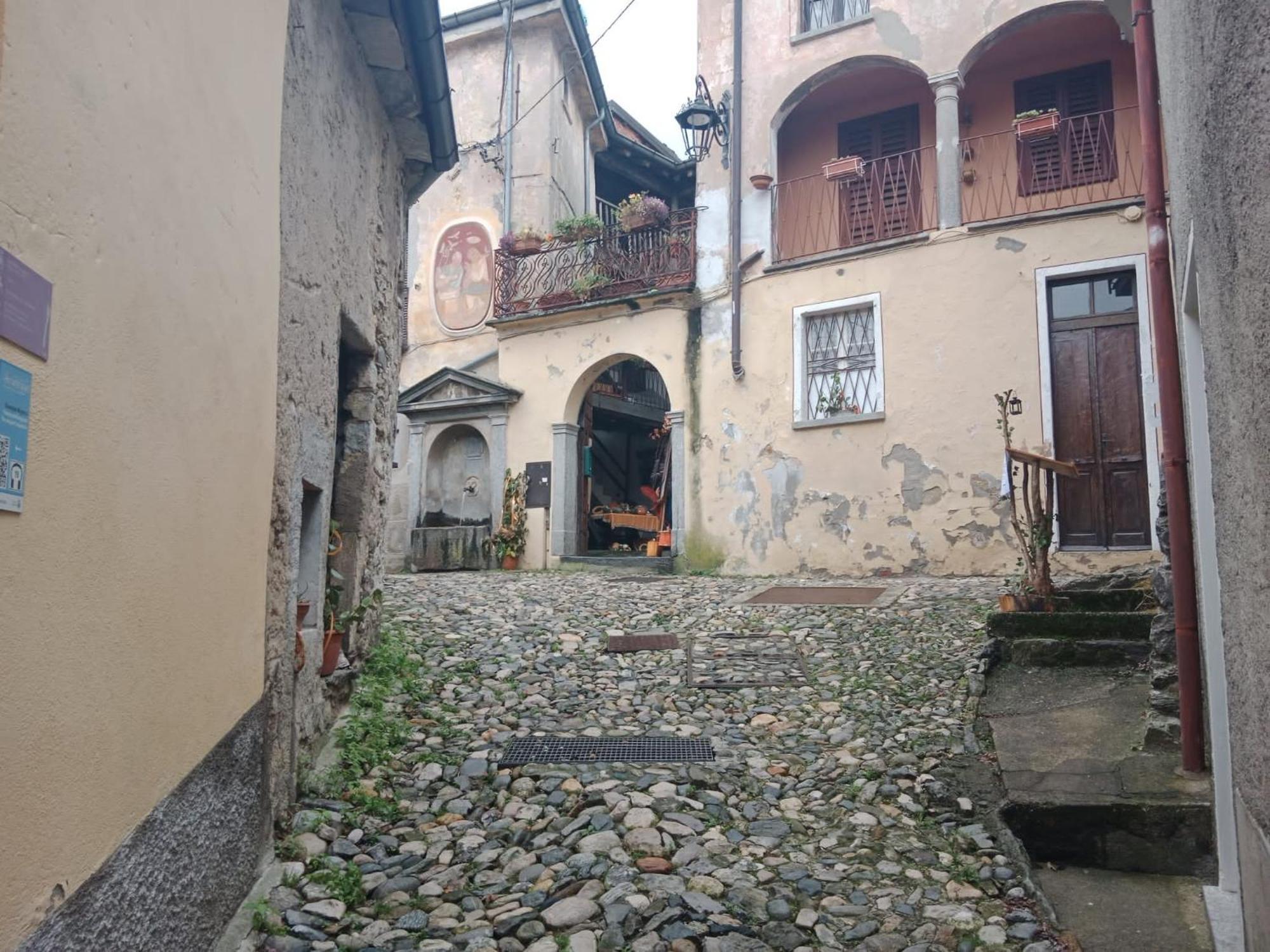 La Corte Del Poeta Arcumeggia Buitenkant foto